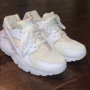 WOMEN'S NIKE AIR HUARACHE